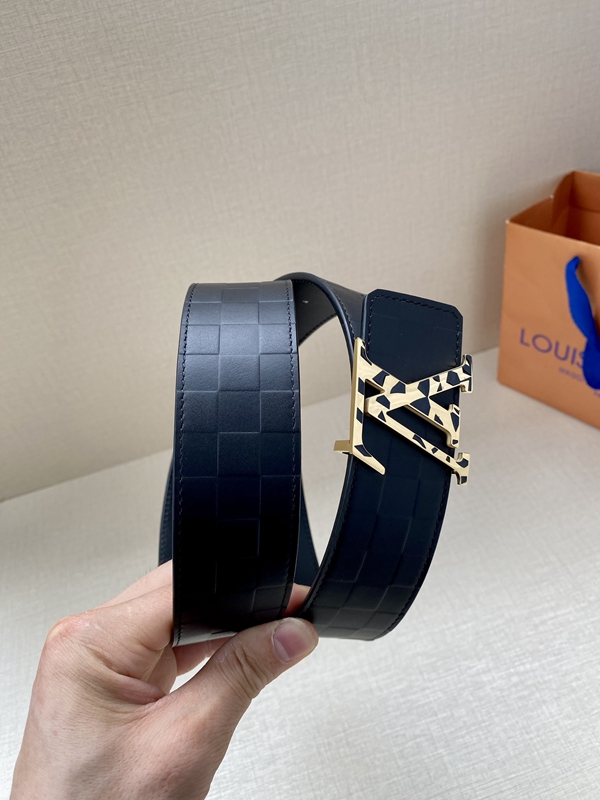 激安ルイヴィトンベルト着用イメージ